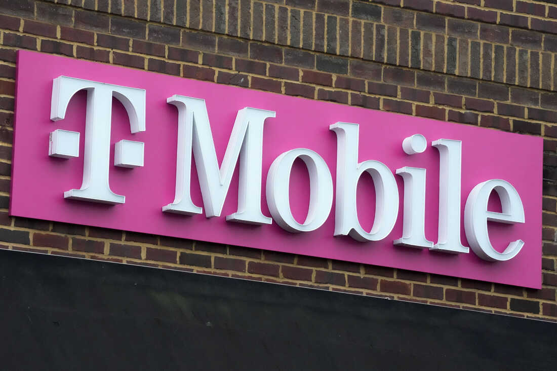 Breaking News T-Mobile Races Ahead in the U.S. Wireless Speed War, Leaving Verizon and AT&T Behind in Q4 2023 Showdown