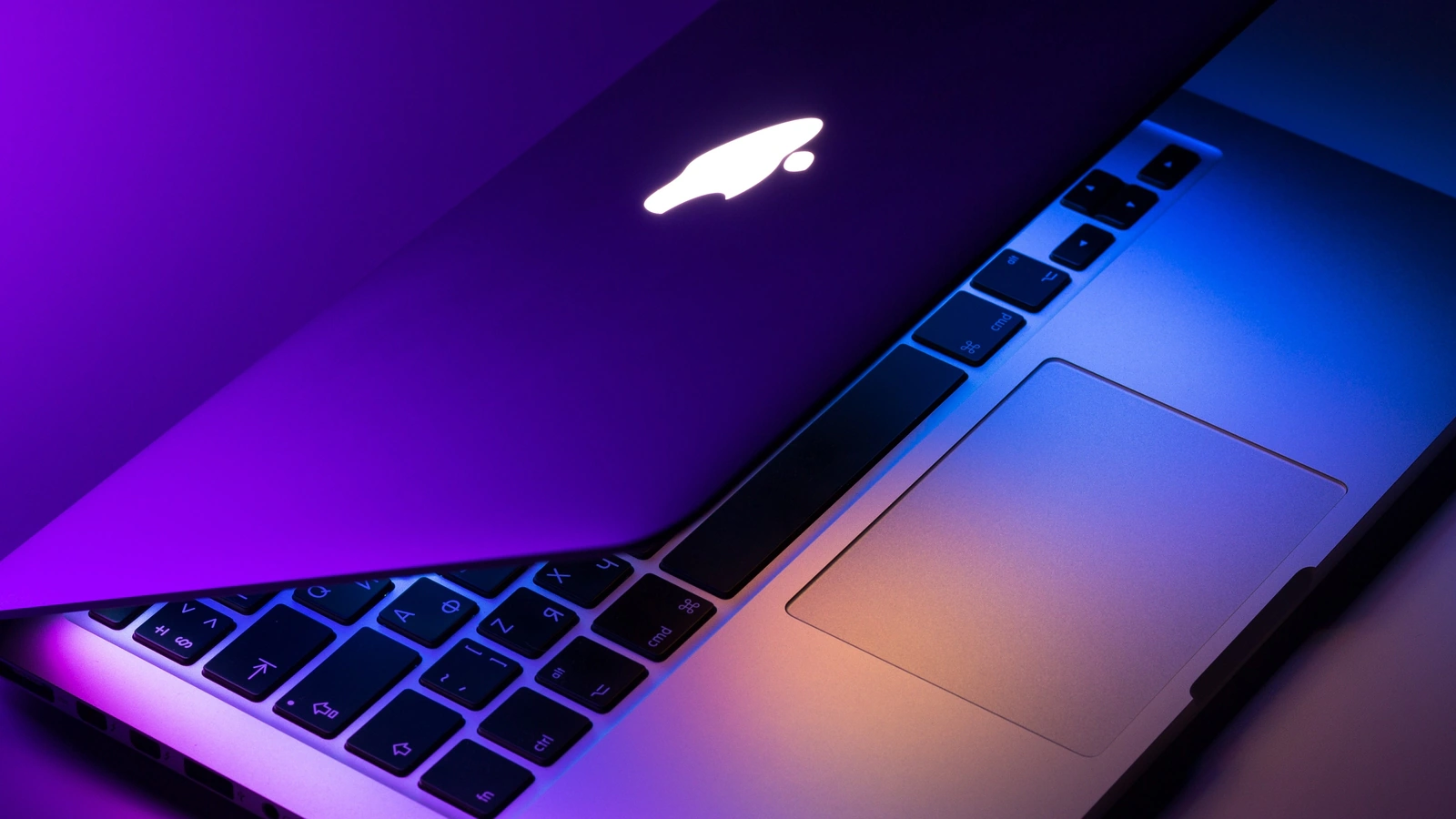 Exclusive Peek Apple's Revolutionary Touchscreen MacBook Pro Set for 2025 Release--