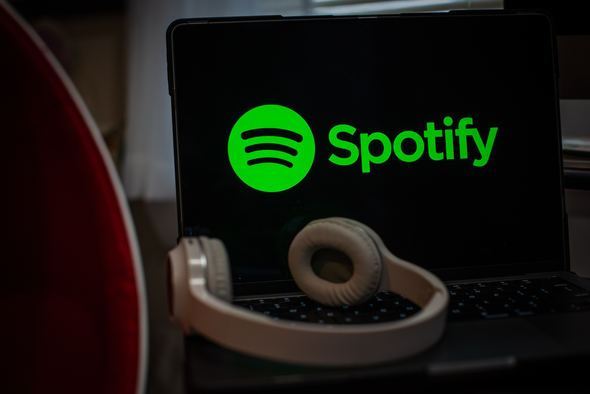2024's Ultimate Spotify Guide: Navigating Premium Plans, Free Tunes, and Hot Deals