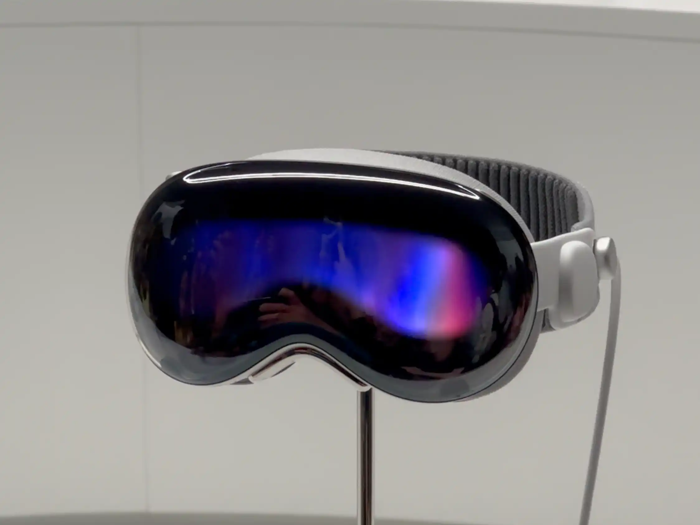 Millions of Fans Going Crazy Over Apple Vision Pro Headsets, 200,000 Units Sold