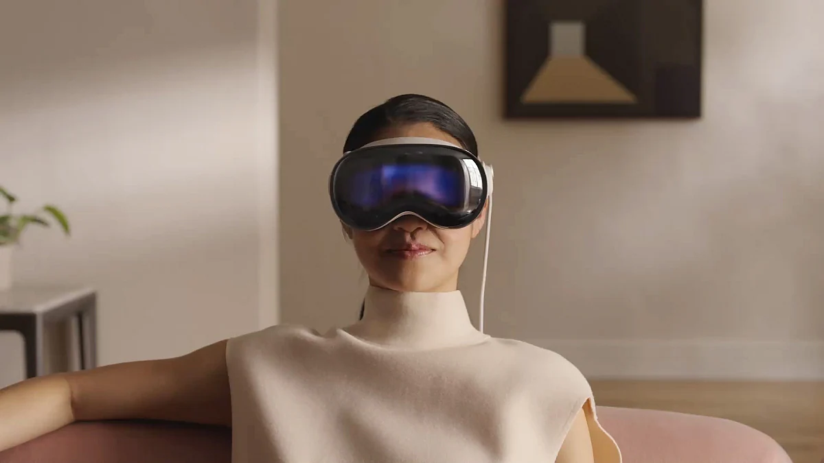 Apple's New Hit: Over 200K Vision Pro Headsets Snapped Up Before Launch - What's the Buzz About?