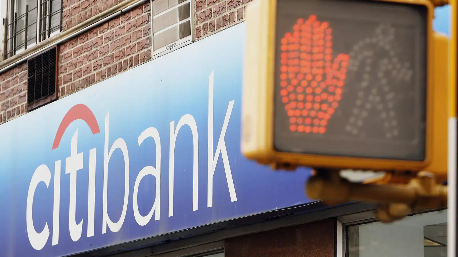 Citibank's Security Flaws: A Gateway for Scammers