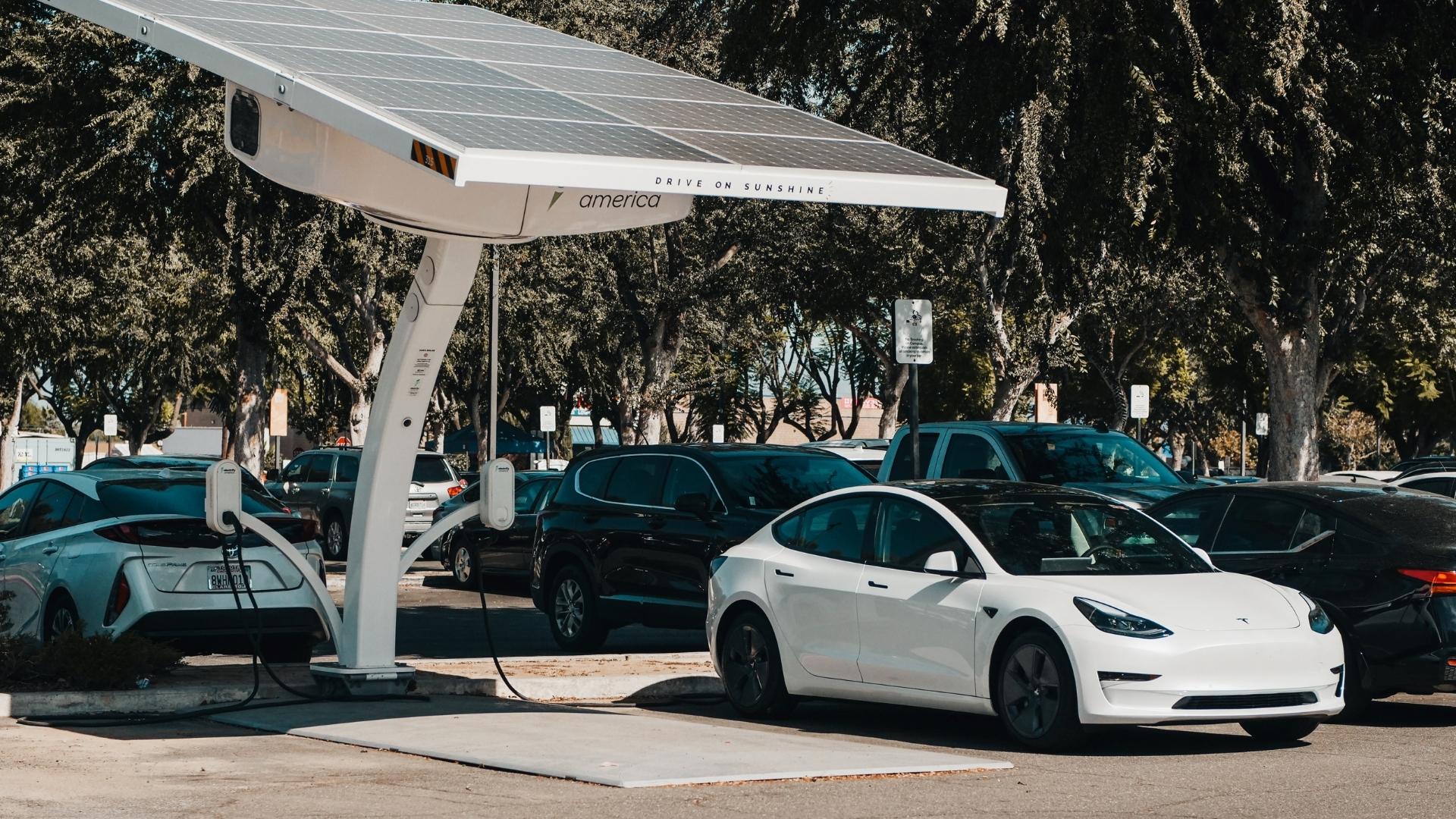 Cross-Country Adventure How a Tesla Driver Made a 1,000-Mile Trip with Quick Charging Stops-