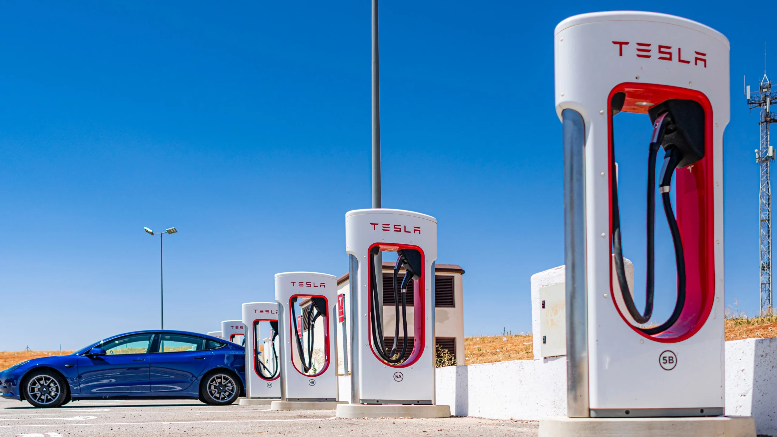 A Tesla Driver Recounts the Length of Time He Spent at Each Charging Station on a 1,000-Mile Journey