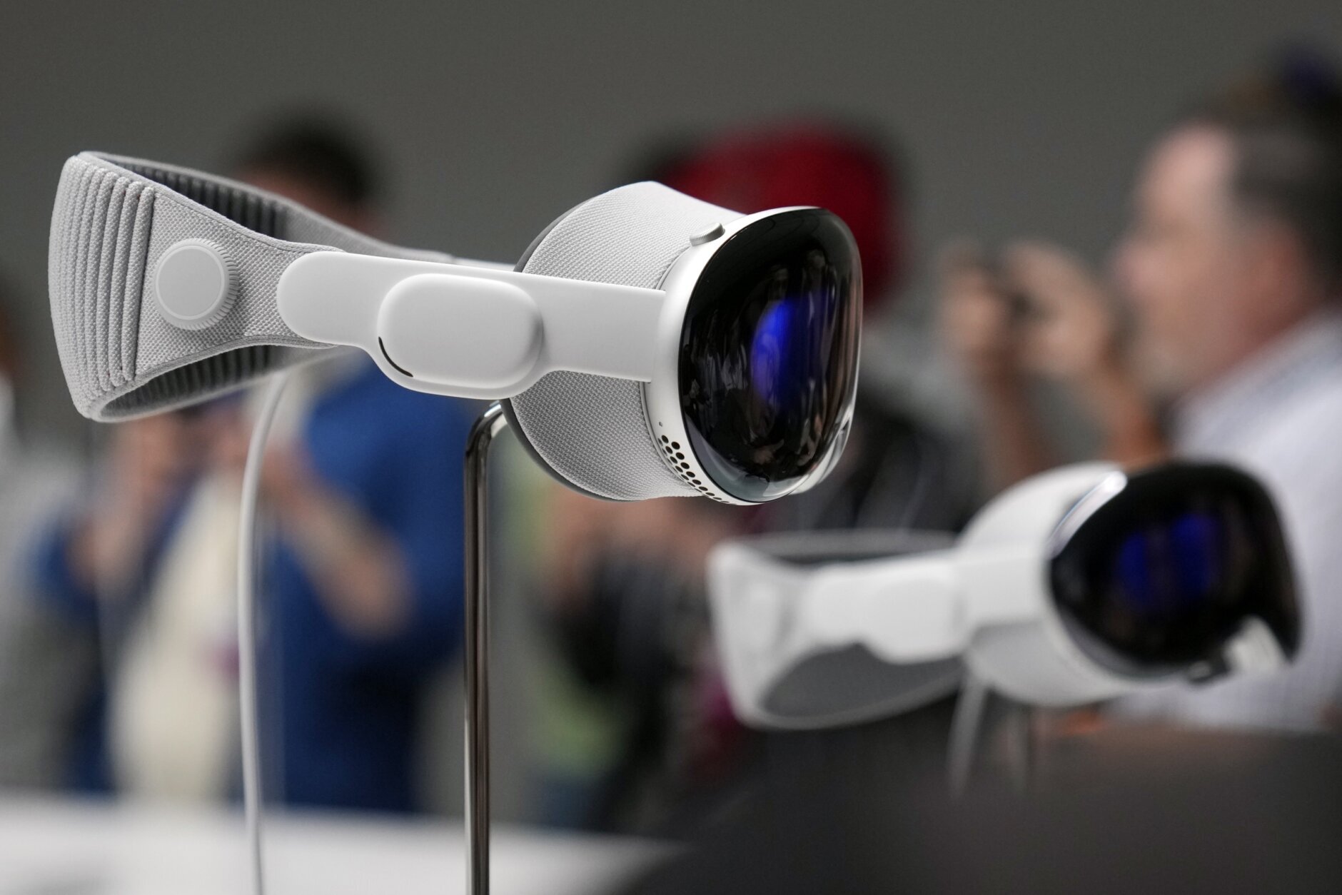 Millions of Fans Goes Crazy as Apple Vision Pro's Headset Patent from 2007 Went Viral
