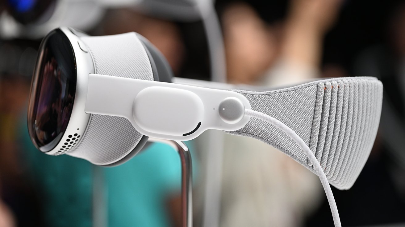 Streets to Screens: How Apple's Vision Pro is Changing City Life and Raising Safety Questions