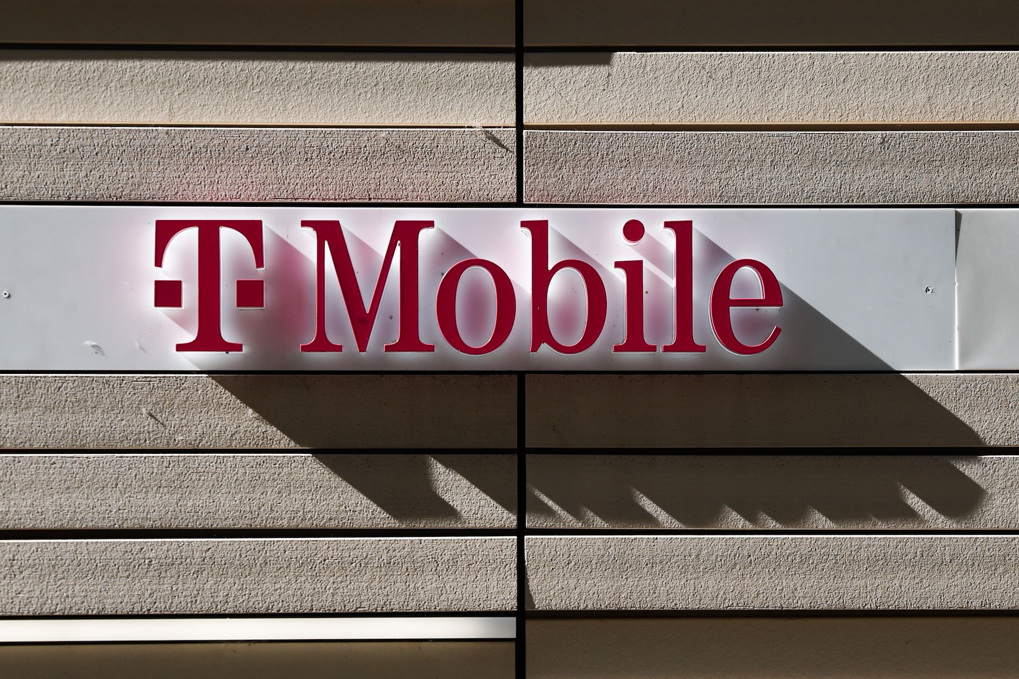 T-Mobile Eyes UScellular for Strategic Expansion: A Glimpse into the Telecom Giant's Future