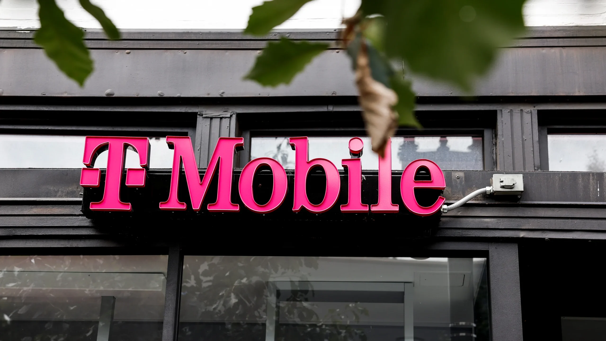 T-Mobile's Latest Buzz: Free Hulu Now Included with Go5G Plans for Stream-Happy Subscribers