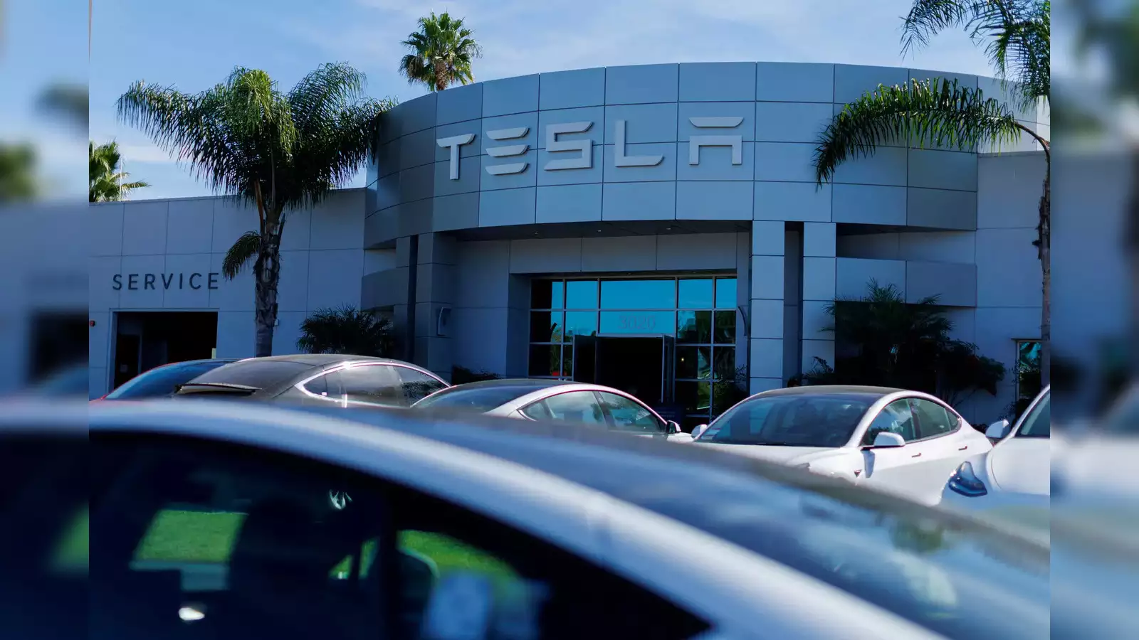 Tesla Under Scrutiny NHTSA Deepens Probe into Power Steering Loss, Shares Dip 3
