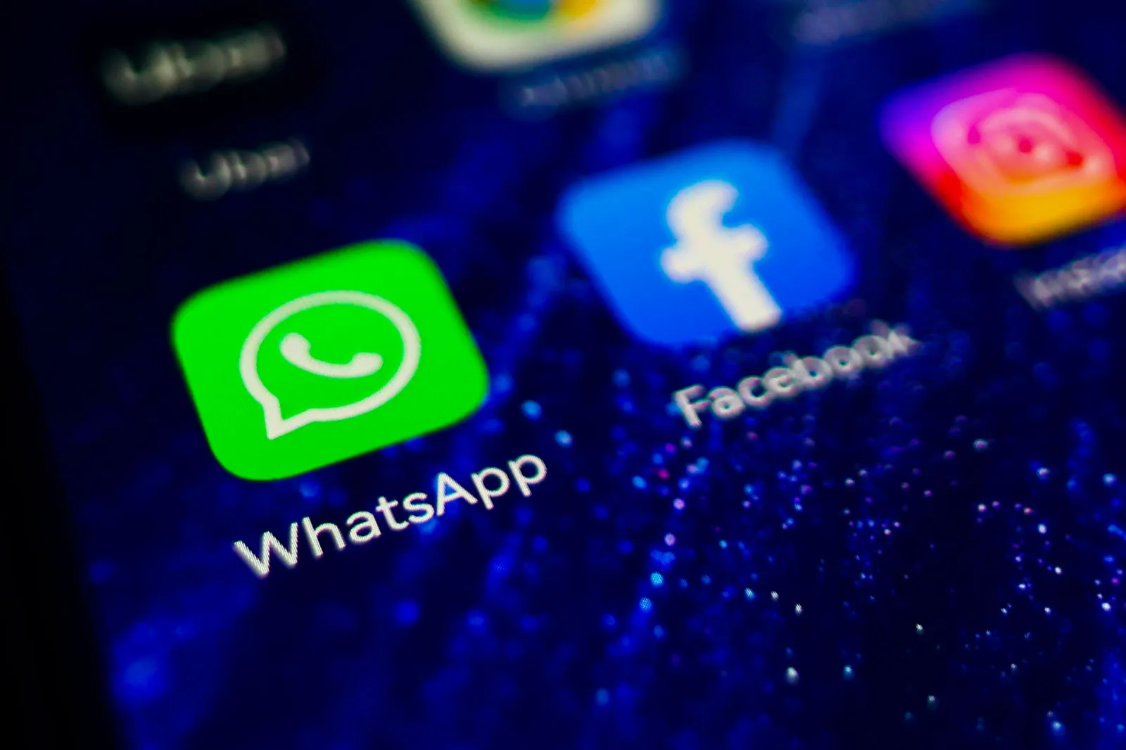 WhatsApp's Game-Changing Move: Cross-Platform Messaging with iMessage and Signal