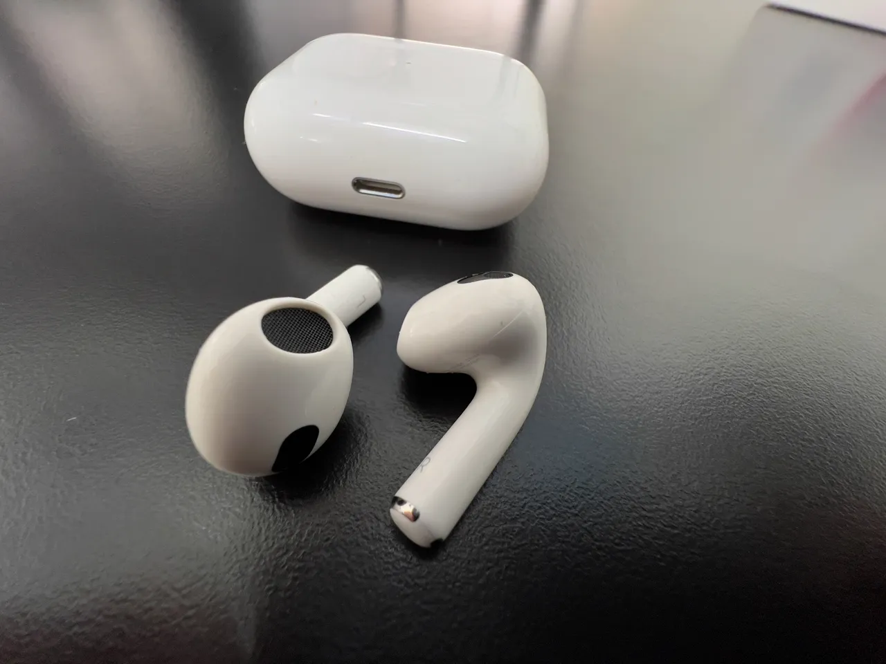 Why Does One AirPod Charge Drops Faster Than the Other? Explained