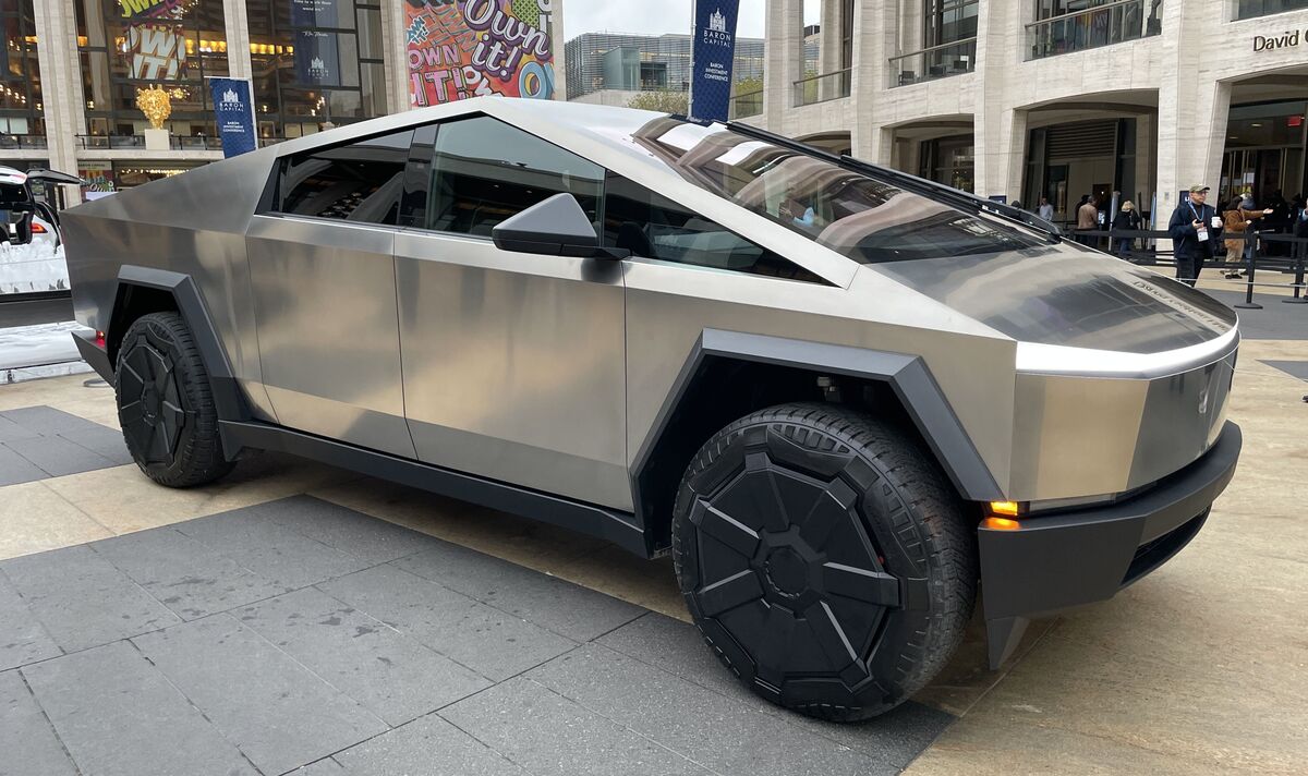 Unraveling the Rust Rumors Inside the Cybertruck's Stainless Steel Saga
