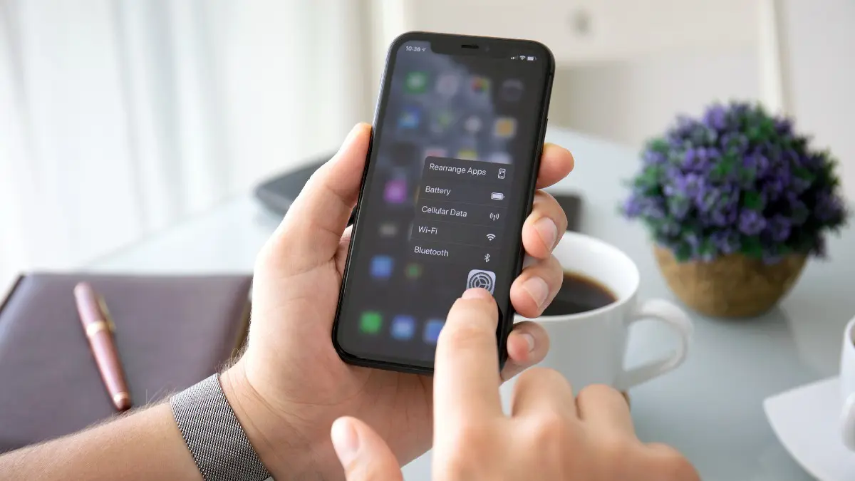 Alarming News for Millions of Apple iPhone Users as First Ever iOS Banking Trojan Uncovered