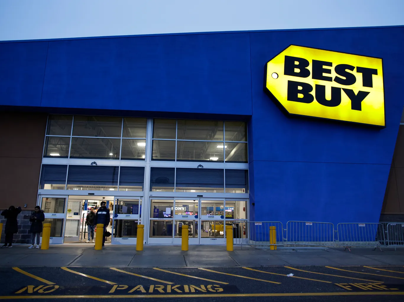 Big Changes at Best Buy Prevails As They Closed 10 More Stores This Month