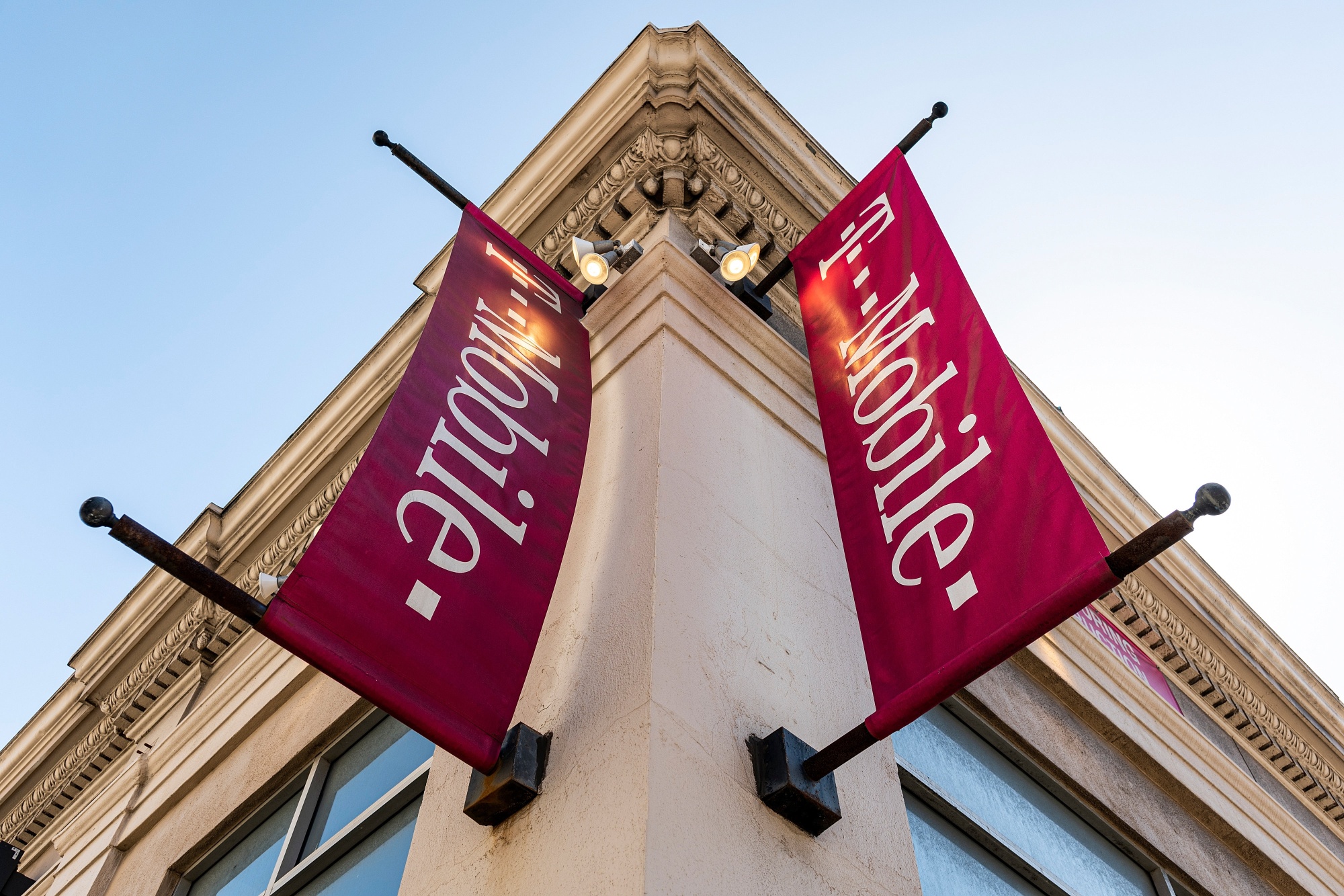 Dish Network’s Missed Spectrum Deal With T-Mobile, Sparked Major Auction Buzz