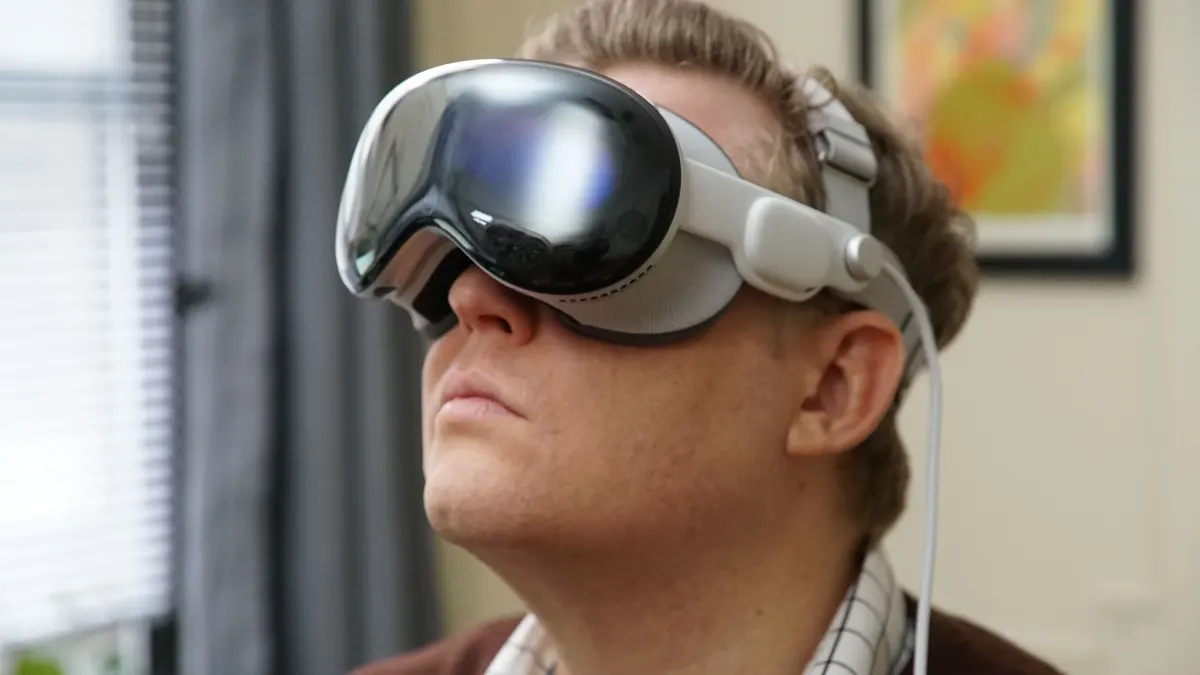 Breaking News: Apple Vision Pro Users Report Mystery Cracks – What You Need to Know