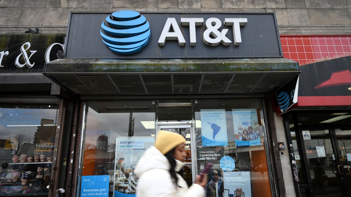 Cell Service Chaos: How AT&T's Big Glitch Left Thousands Hanging and What's Next