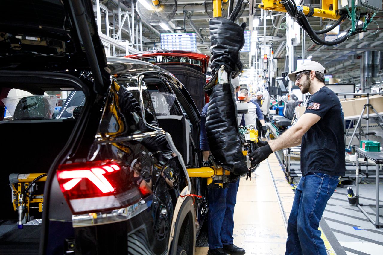 Chattanooga Volkswagen Team Steps Up for Union: Why It's a Game Changer for Car Workers and Their Families