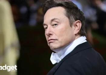 From Riches to Rivalry: How Elon Musk and Jeff Bezos' Fortune Faceoff Captivates the World