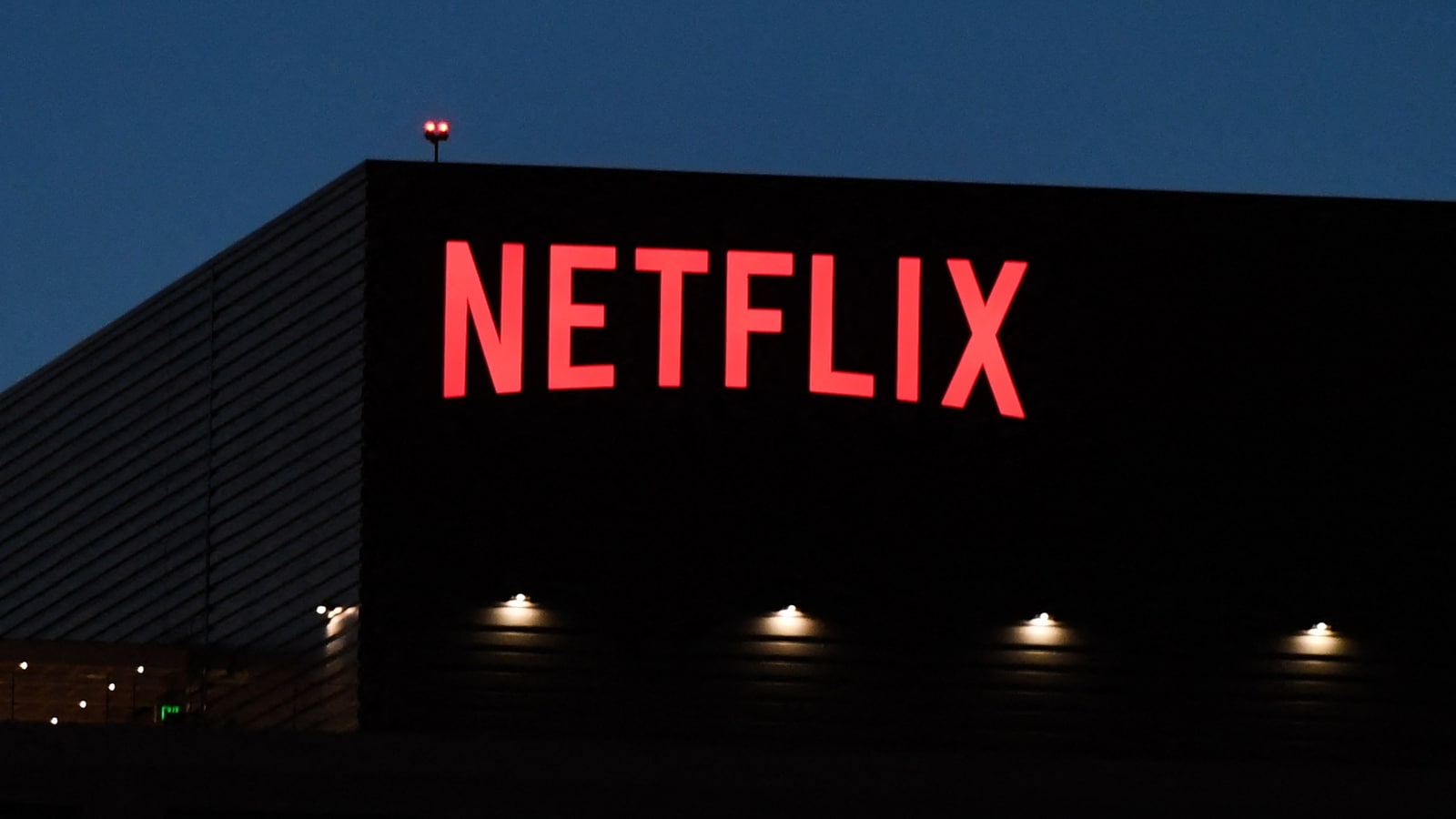 How Much Does Netflix Streaming Service Pay Its Team? Salary Data Revealed