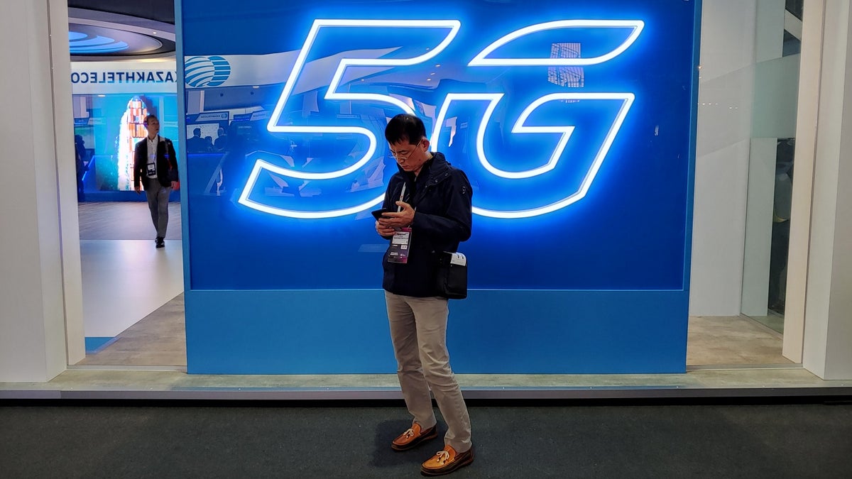 Minnesota Woman Stands Up to Big Telecom Over 5G Health Scare: A David vs. Goliath Story