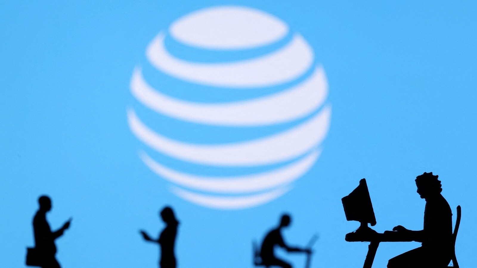 AT&T and AST SpaceMobile Are Partnering To Offer “True Broadband” From Satellite Phone Service