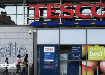 Tesco Workers Await Promised Pay Bump Inside the Supermarket's Wage Delay Drama