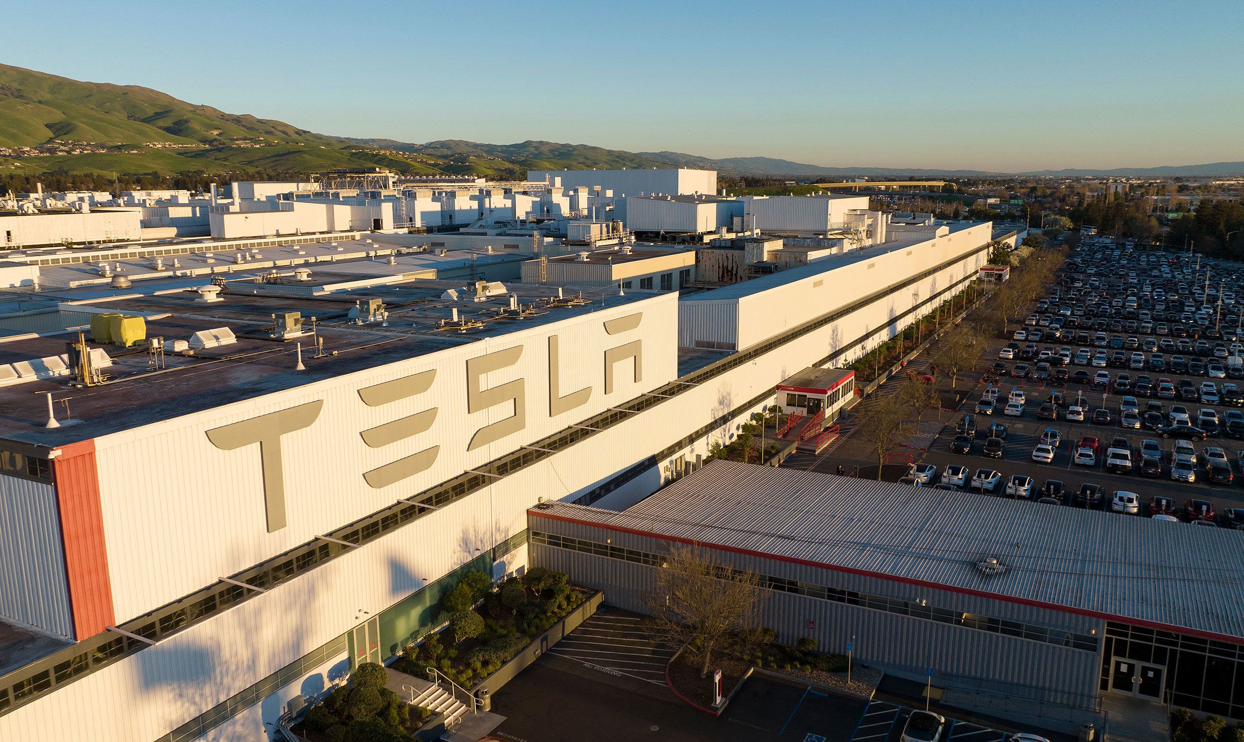 Tesla Ends Battle With 6,000 WorkerS Over Racial Harassment
