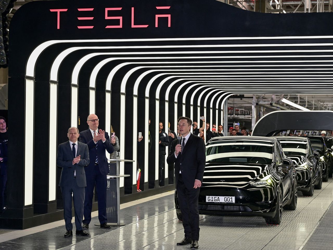 Tesla Dodged Federal Income Taxes While Paying Executives $2.5 Billion Over Five Years