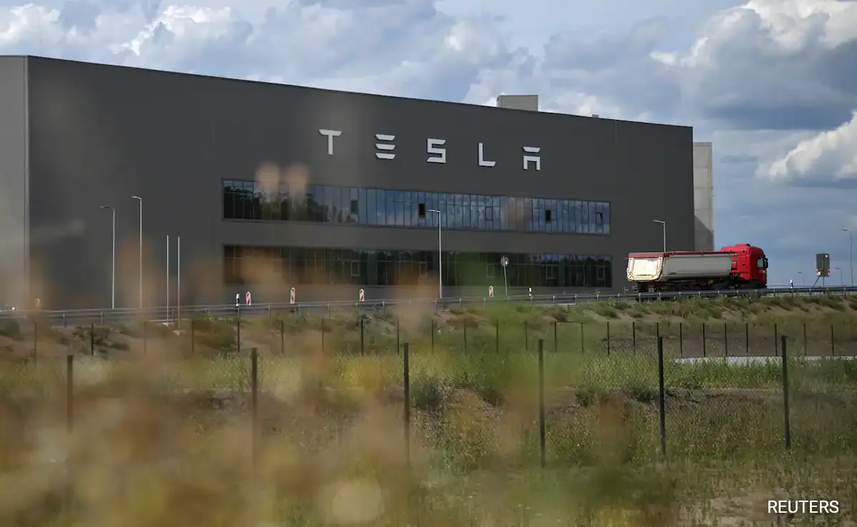 Tesla Slows Down Shanghai Gigafactory Output: What's Behind the EV Giant's Latest Move?