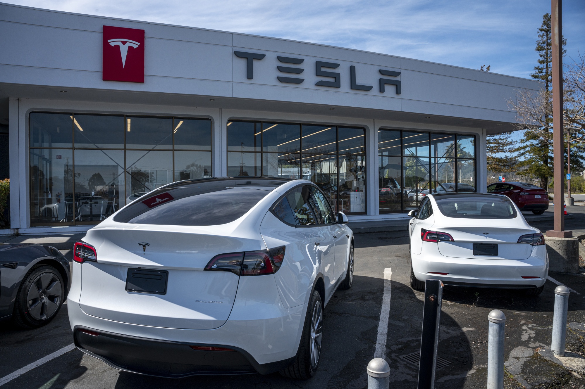 Top Analysts Appreciate Tesla's Latest Strategic Move and Predict Financial Gains