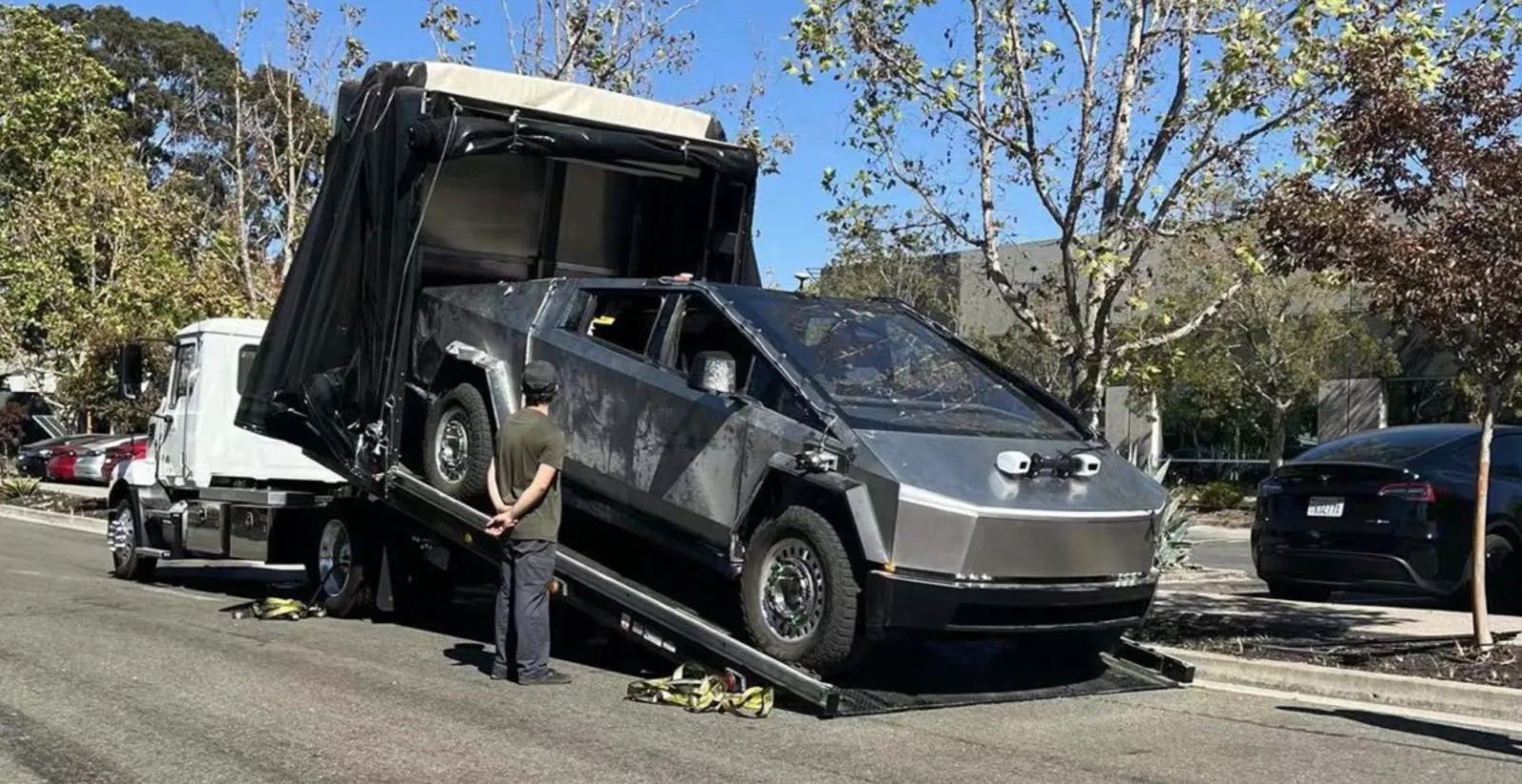 Tesla's Big Leap in Texas How They're Rolling Out 1,000 Futuristic Cybertrucks Every Week-