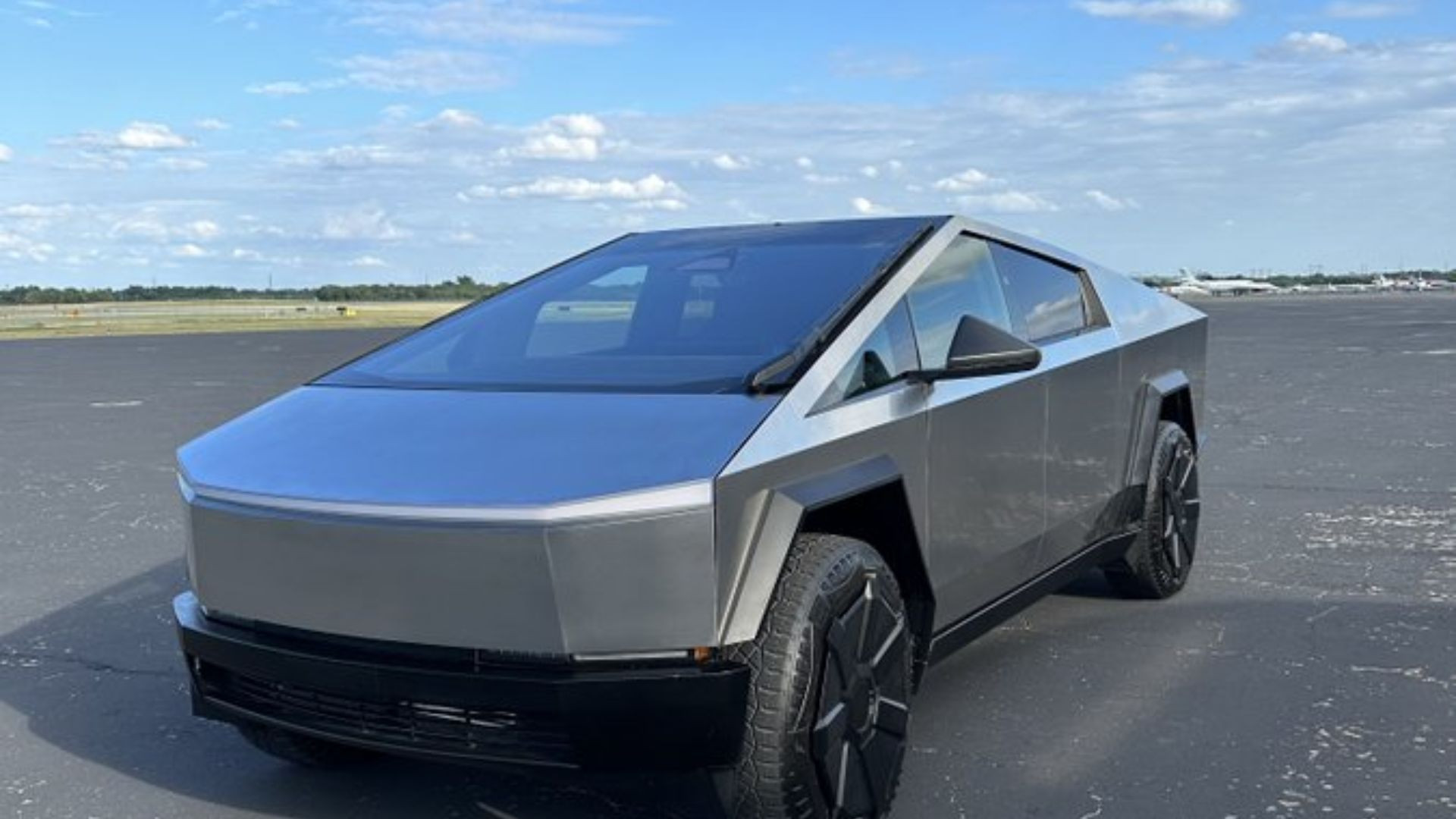 Tesla's Big Leap in Texas How They're Rolling Out 1,000 Futuristic Cybertrucks Every Week---