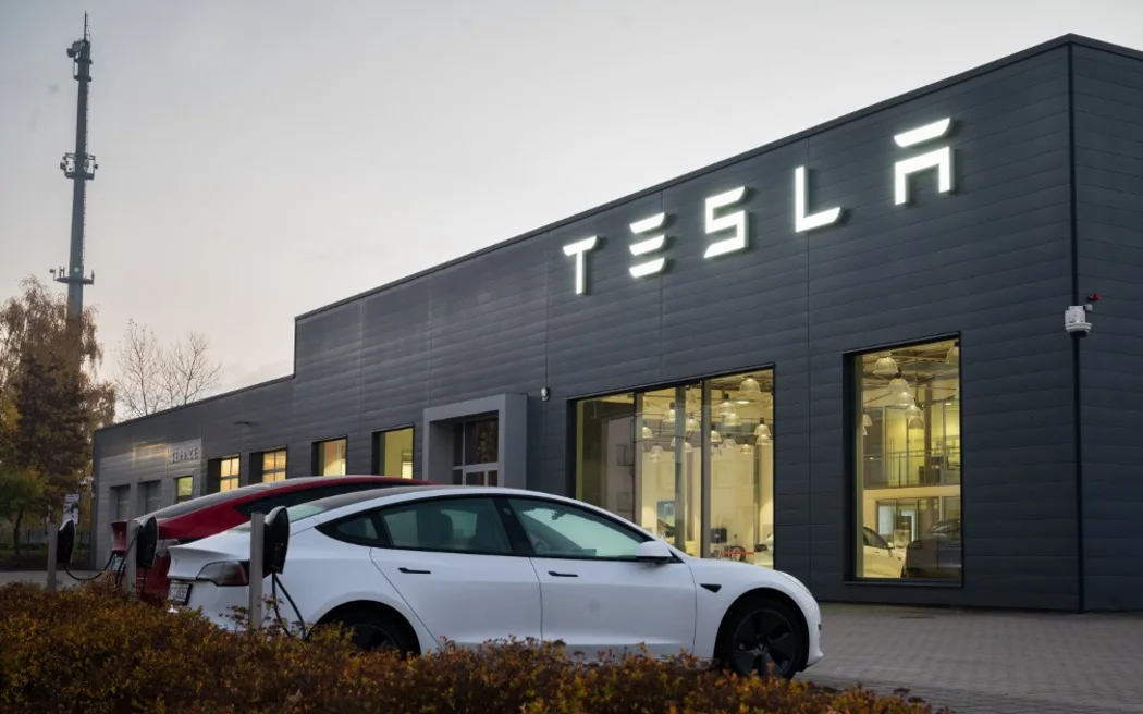 Tesla's Legal Win: How EV Range Disputes Must Go Through Arbitration, Not Court