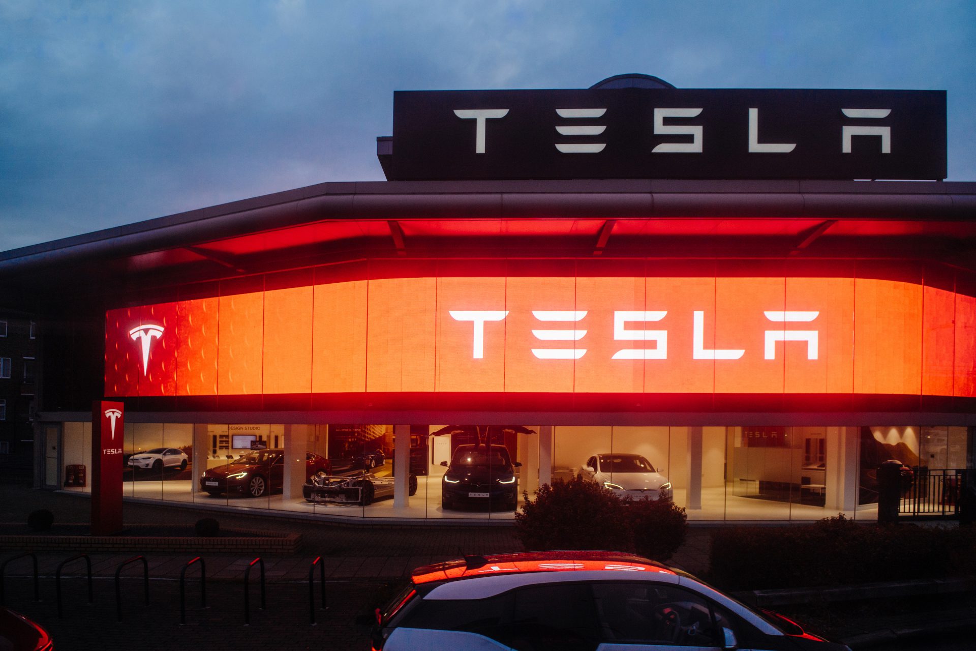 Law-Suits Filed by Tesla Drivers for Allegedly Inflated EV Range Are Now Subject to Arbitration