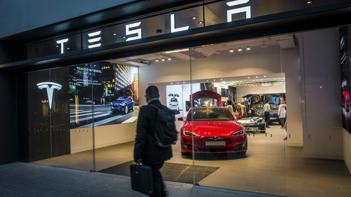 Tesla's Stock Slump: What's Behind the Electric Giant's Latest Challenges?
