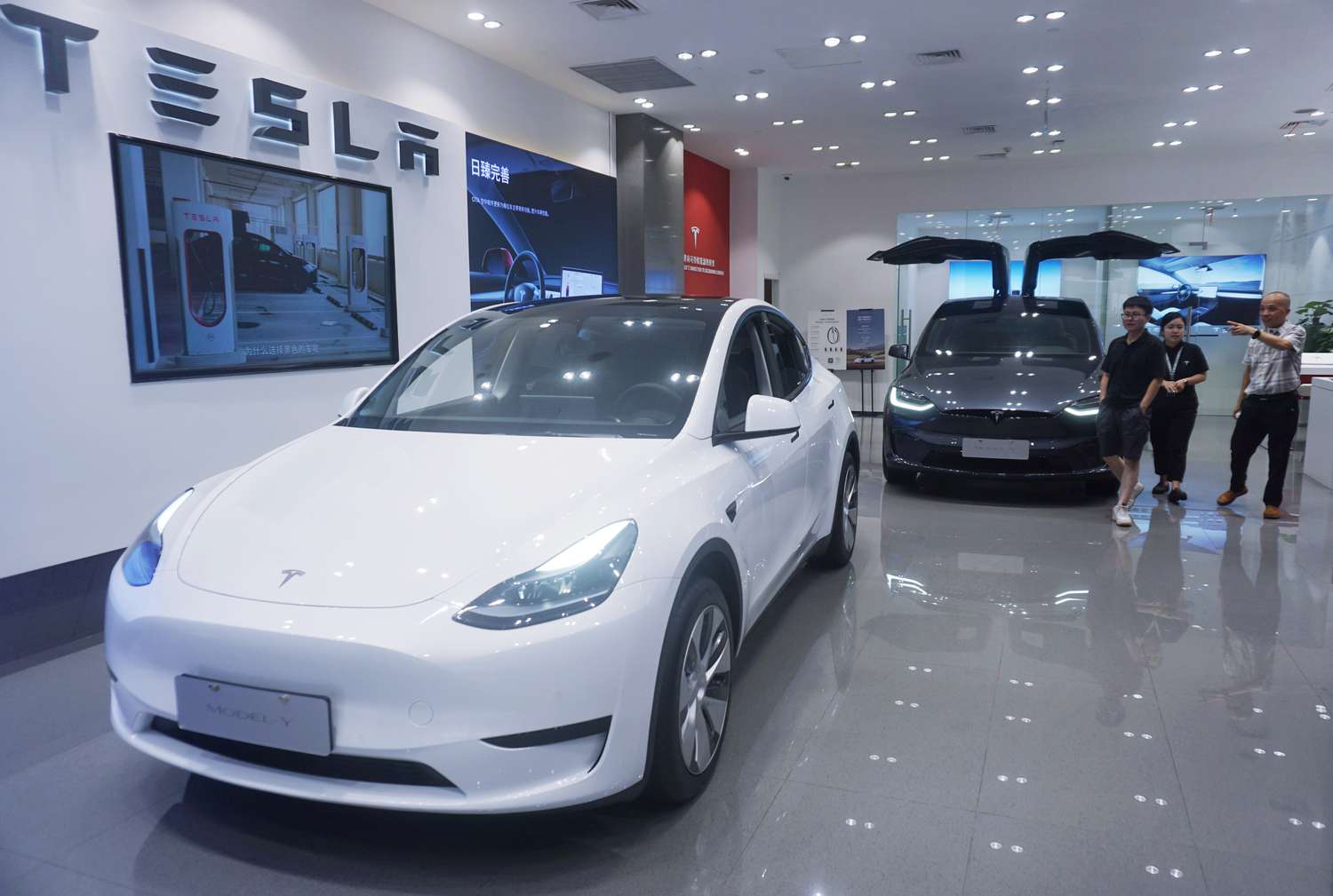 EV Giant Tesla Faces Big Challenges in China As the Stock Price Keeps Falling
