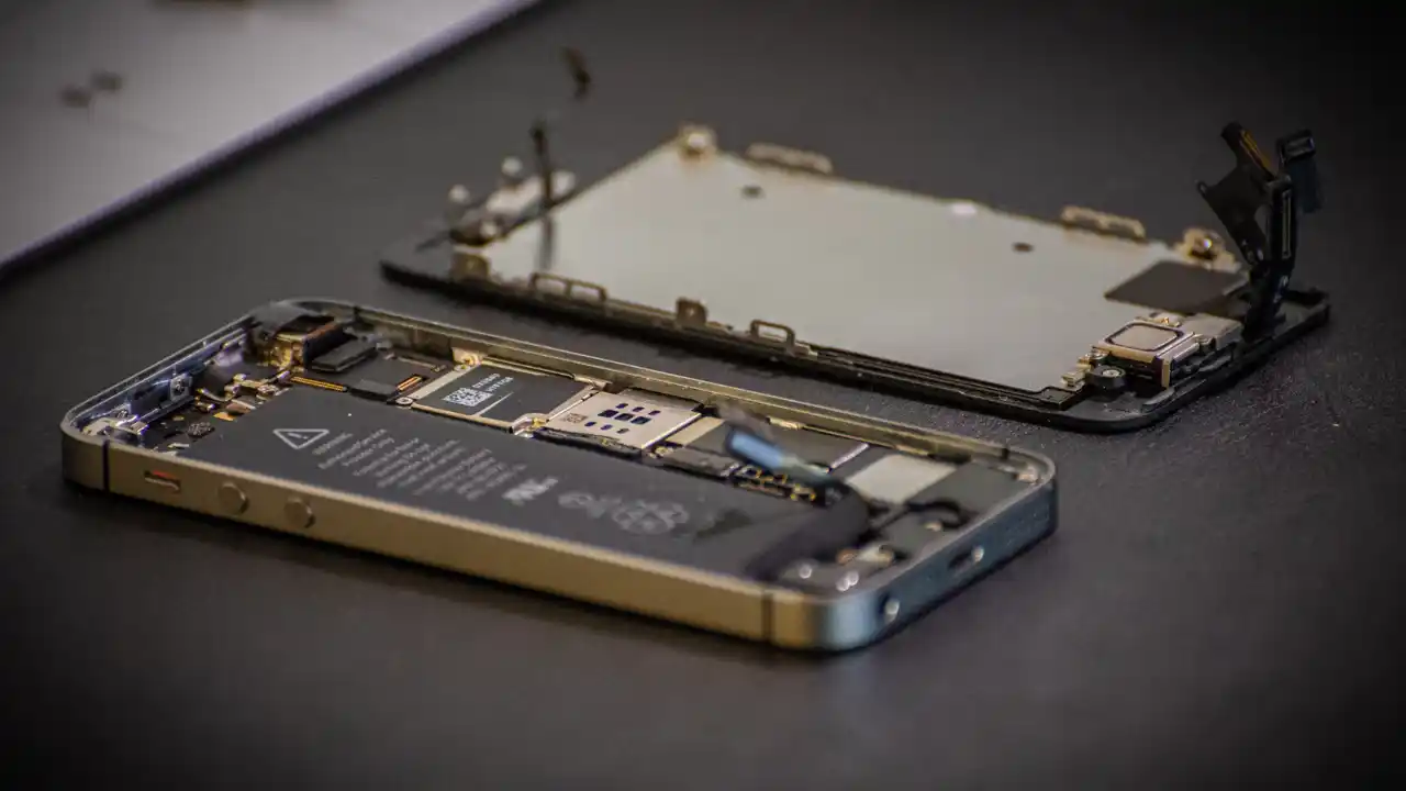 Big Changes at Apple: Now You Can Fix Your iPhone with Old Parts!