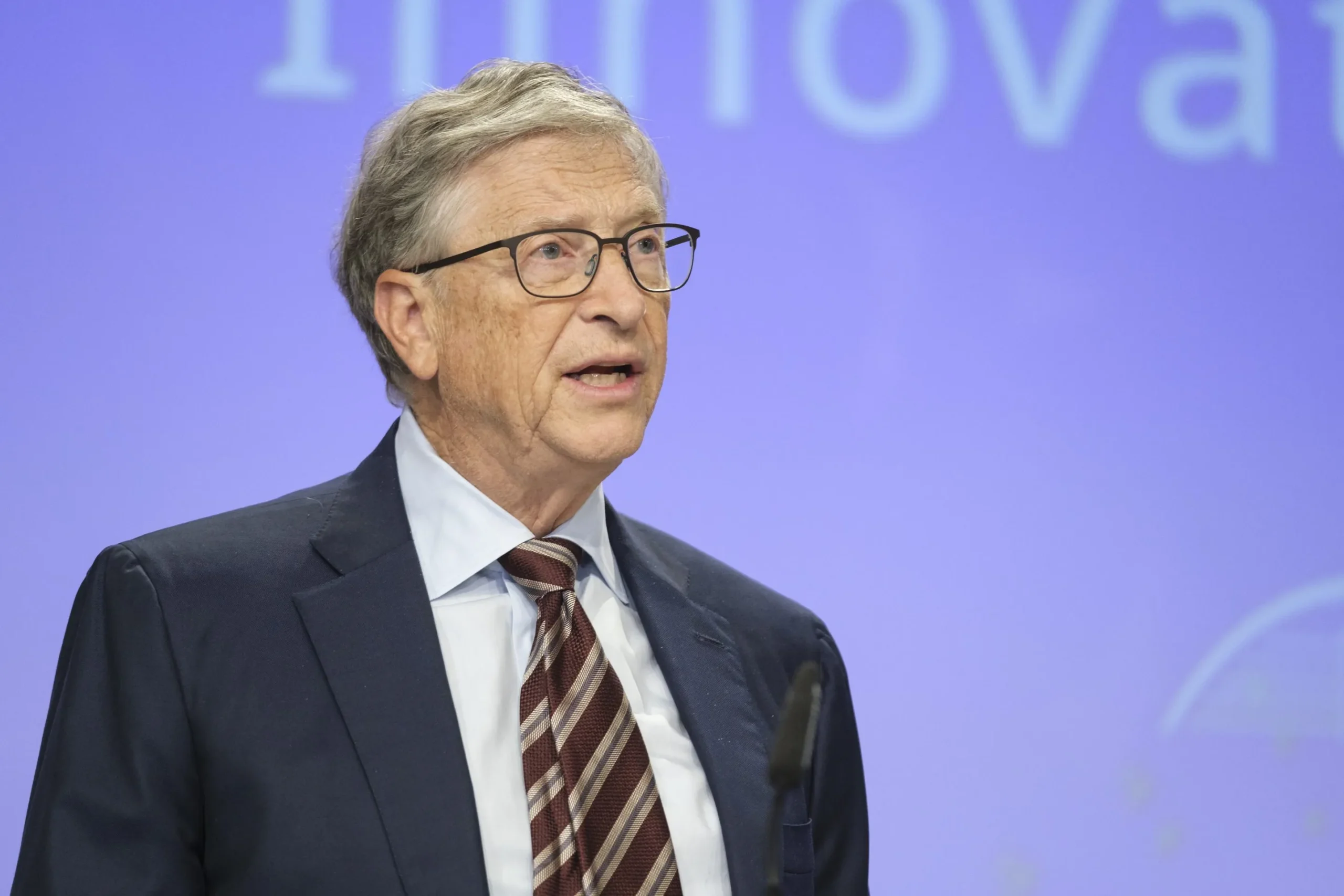 Microsoft’s Bill Gates Is Worried That AI Will Take the Front Seat and Present a 3-Day Work Opportunity