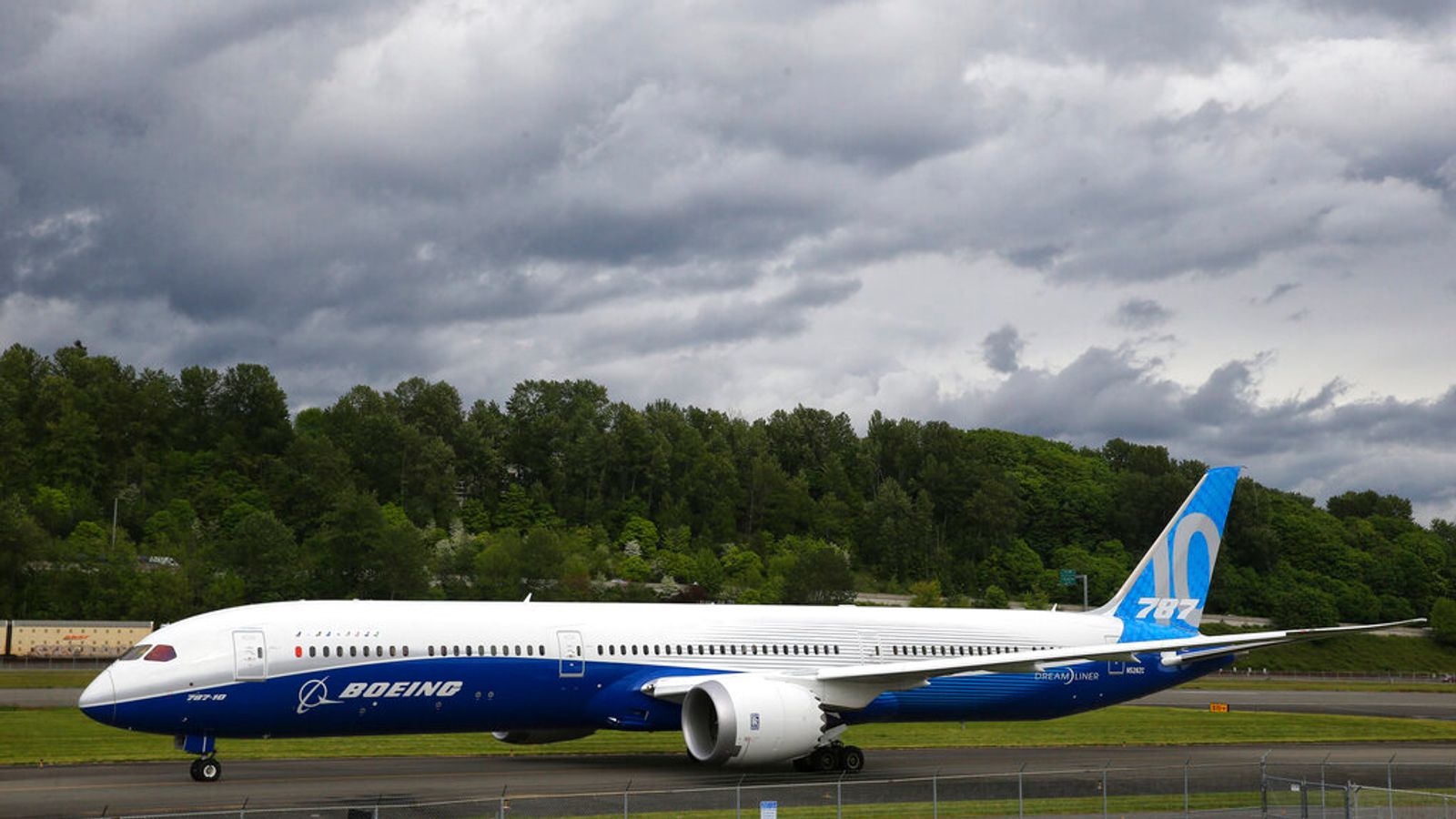 Boeing in Hot Water: Insider Exposes Dangerous Secrets Behind Airplane Failures