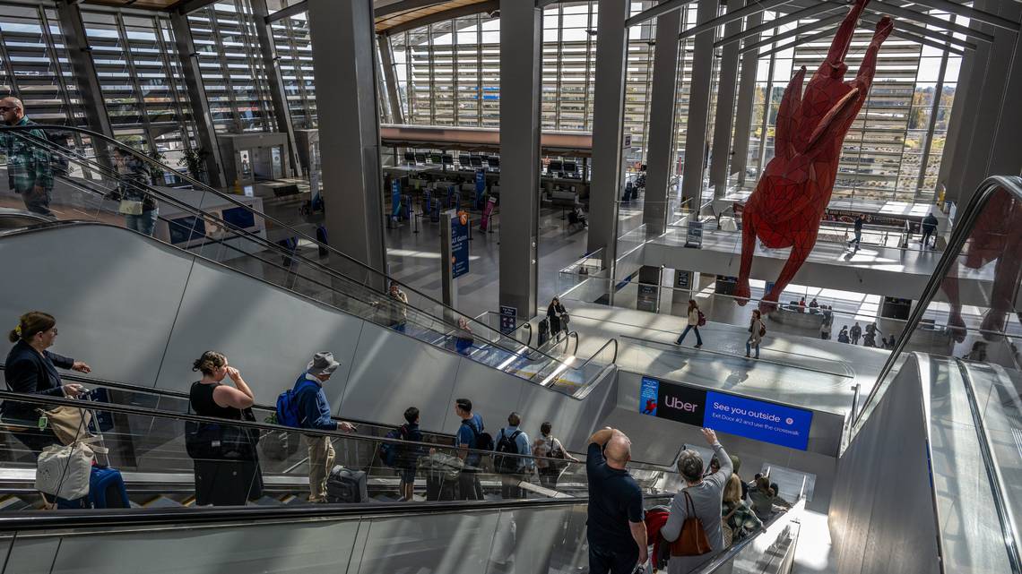 Breaking News: Deliberate Cable Cut Causes Major Chaos at Sacramento Airport – Flights Delayed, Internet Down