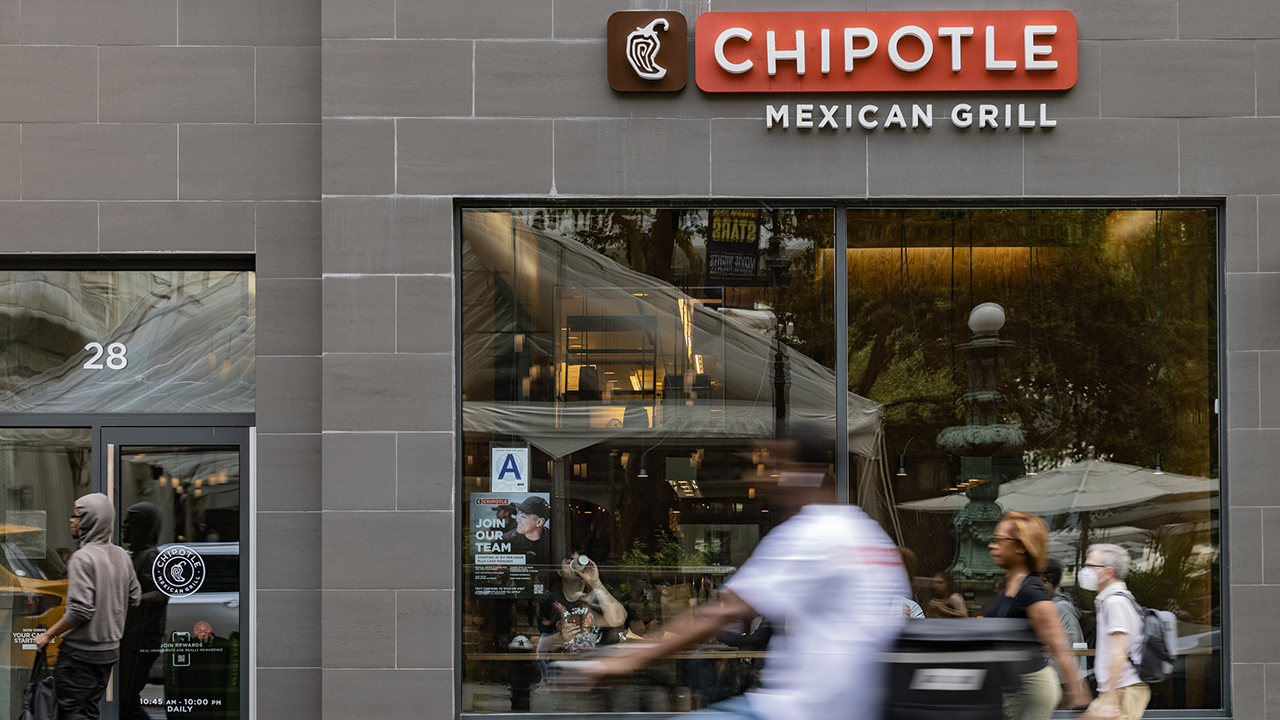 California's New $20 Wage Rule Sparks Price Hike at Chipotle: What It Means for Your Next Burrito