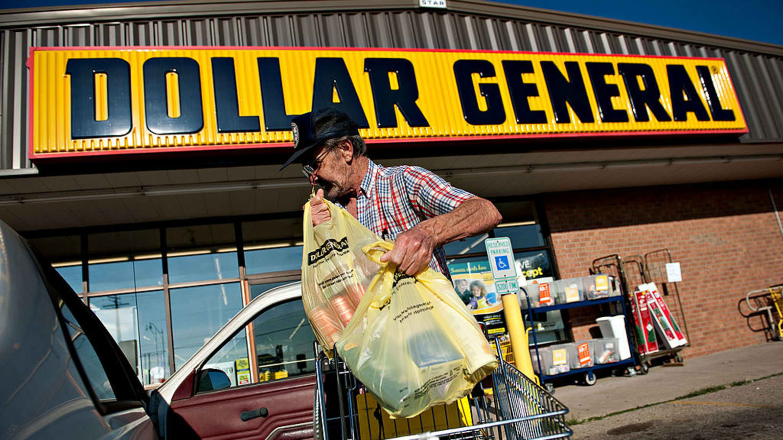 Dollar General Takes a Fresh Approach: Selling Produce in 5,000 Stores and Its Impact on Local Communities