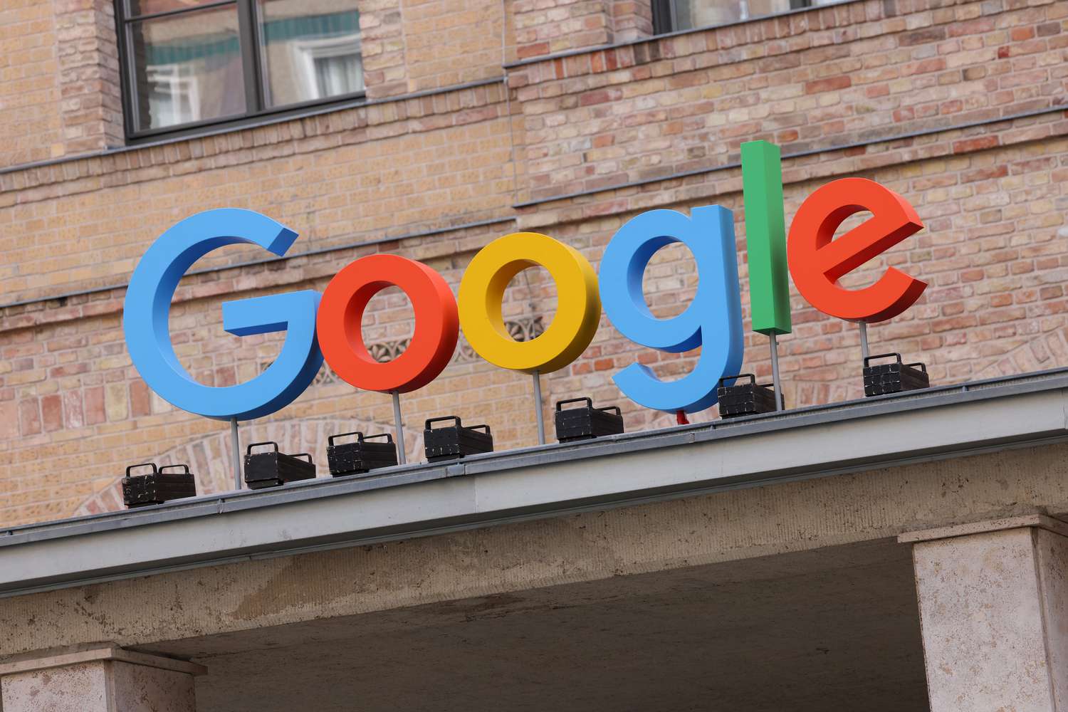 Google Plans To Introduce Paid AI Search Features, Might Be a Major Setback for Millions of Fans
