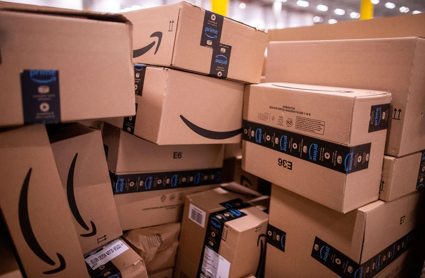 How Amazon's New AI Tech Stops Wasteful Packaging: A Closer Look at Their Smart Shipping Solutions