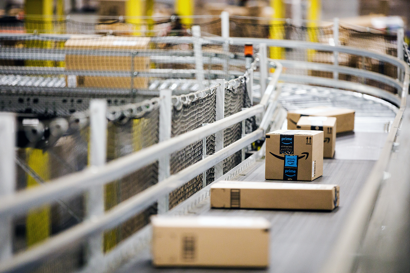 How Amazon's New AI Tech Stops Wasteful Packaging: A Closer Look at Their Smart Shipping Solutions