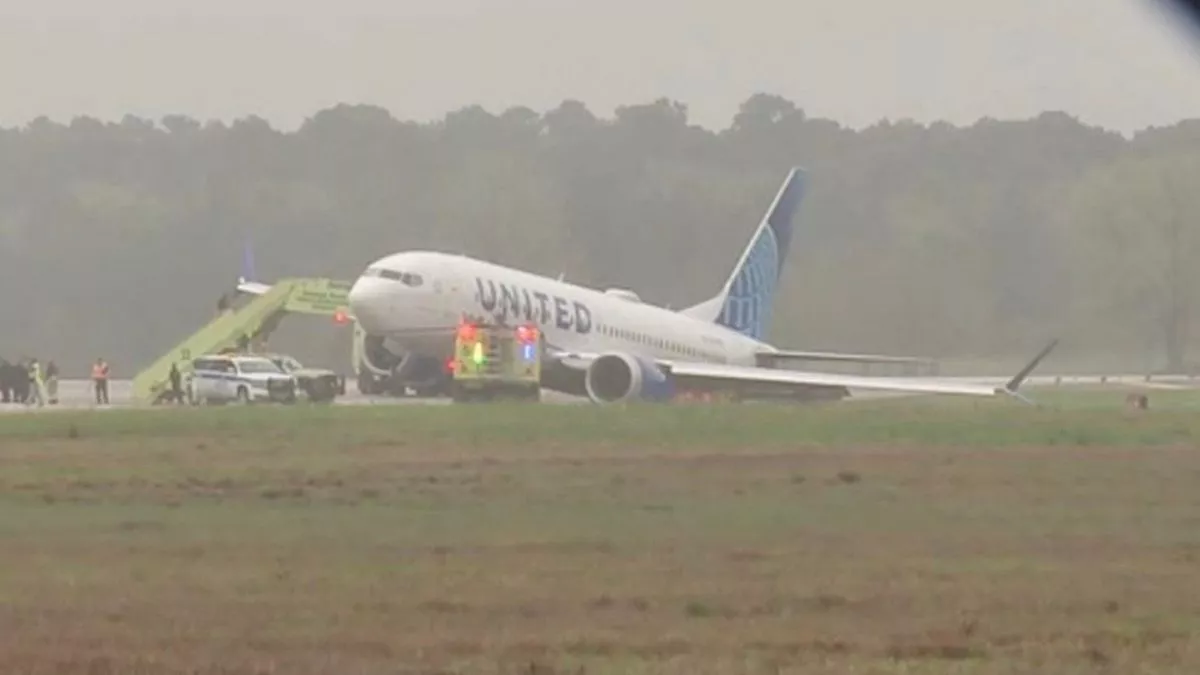 United Airlines Pilot Said the Brakes Were Less Effective Before the Boeing 737 Max Fell off the Houston Taxiway