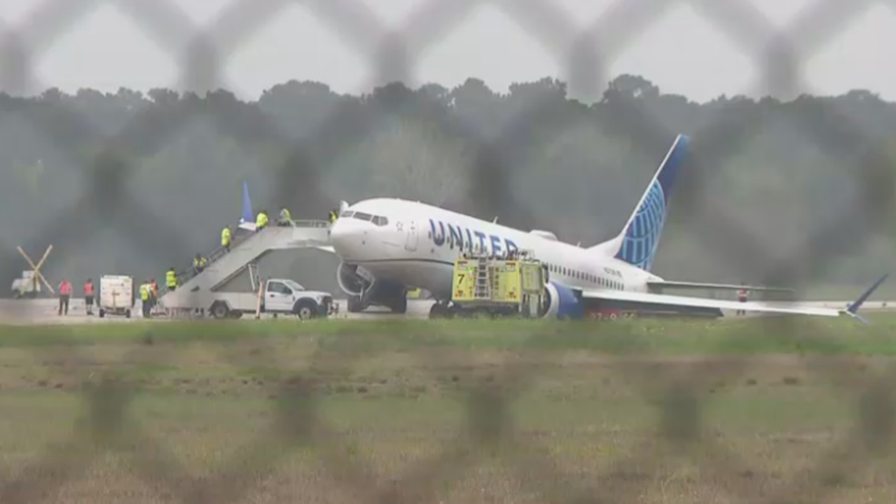 How a United Airlines Flight's Scary Slide Off a Houston Taxiway Left Everyone Unharmed: A Pilot's Tale of Unexpected Danger