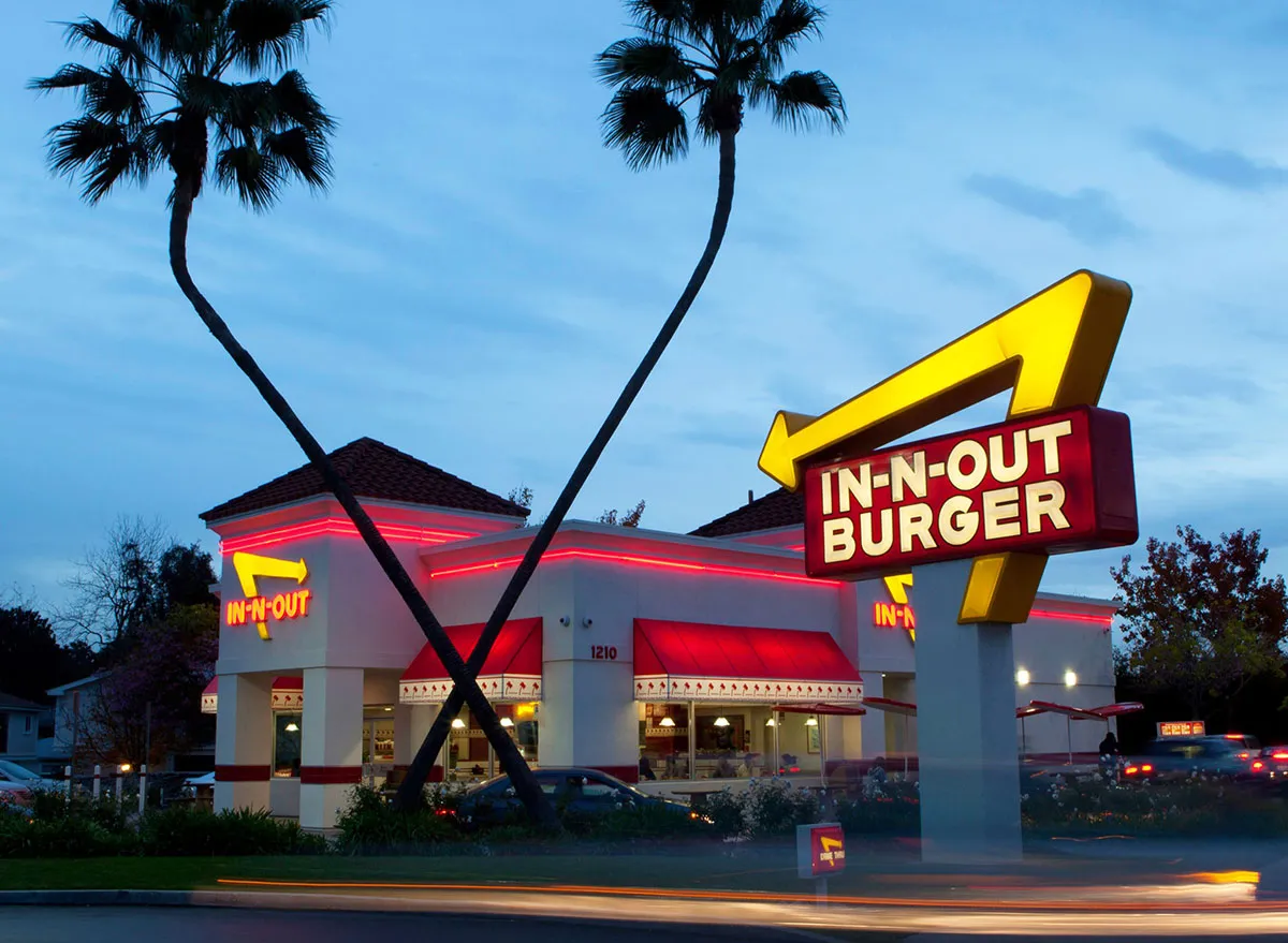 In-N-Out's Bold Price Pledge Amidst Rising Industry Costs