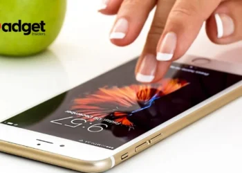 Is Your Smartphone Changing Your Hands The Real Story Behind 'iPhone Finger' Buzz